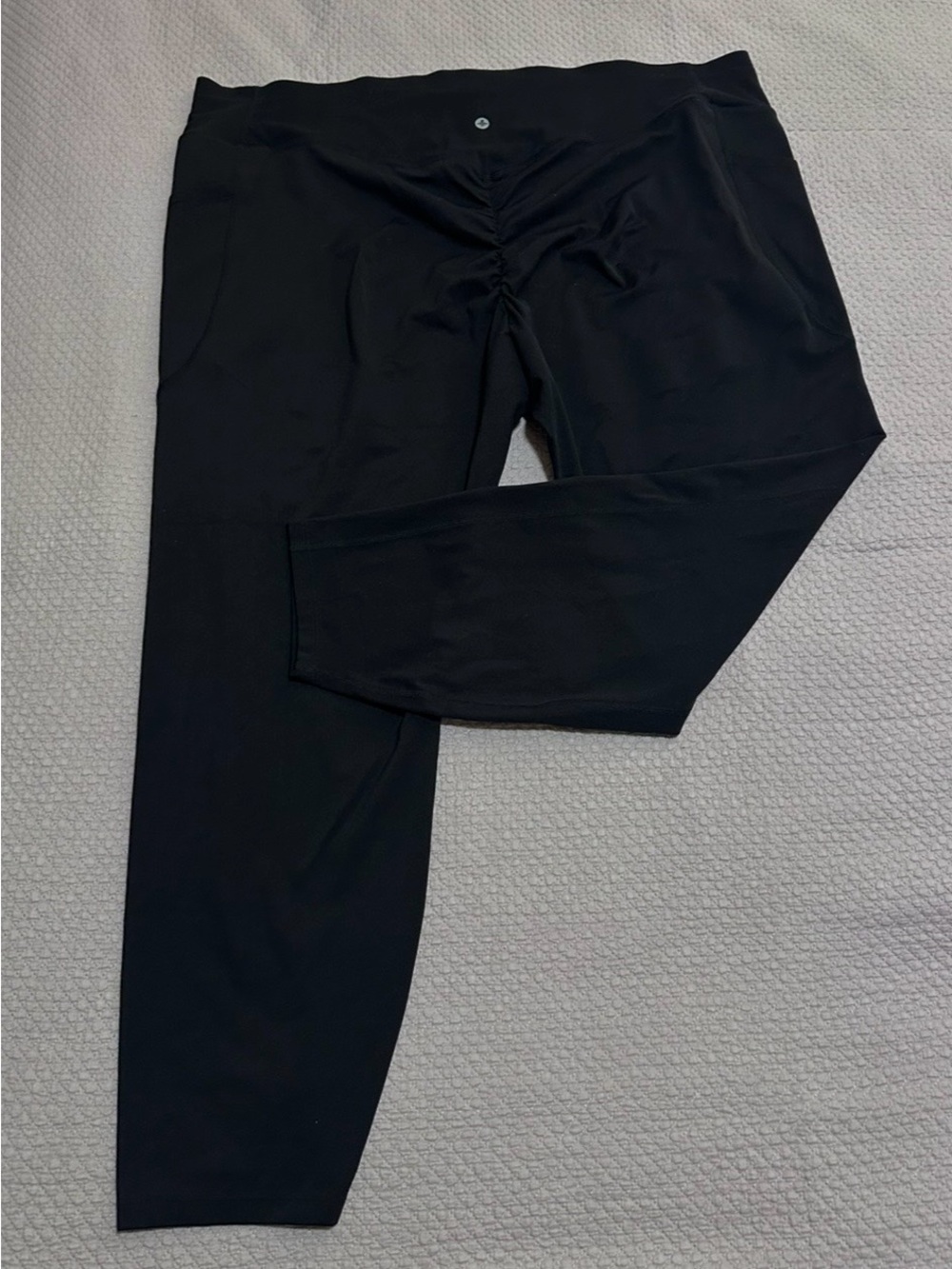 HALARA Women’s black tummy control scrunch butt, butt lift leggings - Picture 4 of 11